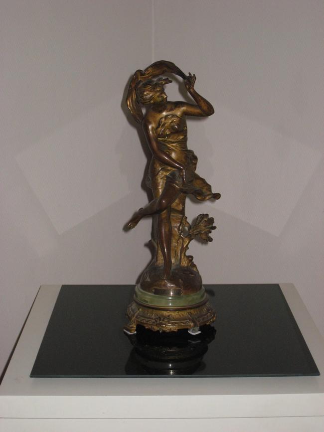 Bronze Bronze sculpture 'Coup de Vent', signed Ferrand, 36cm/14.17