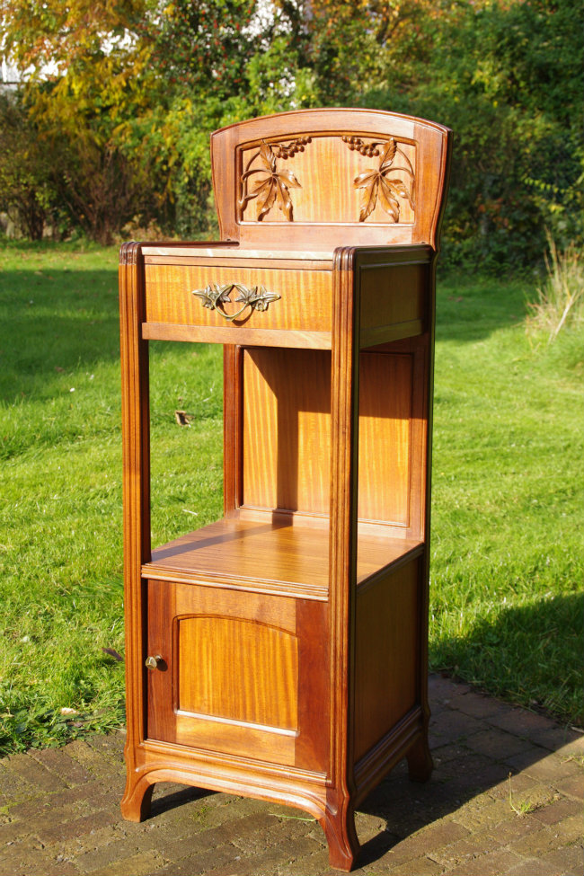 Art nouveau bedroom-nighttable